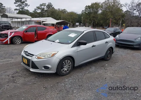 2014 Ford Focus S z USA, uszkodzony, nr VIN 1FADP3E28EL443534
